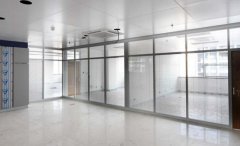 玻璃办公隔断如何设计 办公室隔断颜色搭配技巧,隔断不仅起到合理利用