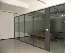玻璃隔断厚度大全介绍 玻璃隔断设计技巧,玻璃隔断是常见装修手
