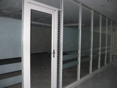 钢化玻璃隔断墙品牌介绍 钢化玻璃隔断设计,隔断是常见装修手法钢