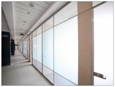 钢化玻璃隔断设计技巧 钢化玻璃隔断设计要点,很多人在装修房子时候