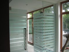 家装玻璃贴膜使用方法有哪些 家装玻璃贴膜优点有哪些,关于玻璃门窗怎么样大