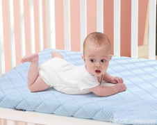 婴儿床需要床垫吗？婴儿床垫什么材质好？,因为新生儿将会有70
