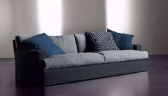 灰色沙发配什么颜色沙发垫  沙发如何正确选购,人们在选购客厅沙发时