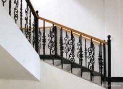 如何选择楼梯扶手装饰 不锈钢楼梯扶手装饰,不仅仅是起着安全防护