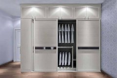铝合金衣柜的优点和缺点 如何选购铝合金衣柜,抗冲击力强牢固耐用。