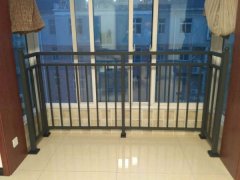 室内阳台防护栏安装方法 阳台防护栏安装注意事项,安装护栏可以保证我们