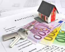 房屋抵押贷款如何办理？房屋抵押贷款有何风险？,或者是第三方为其贷款