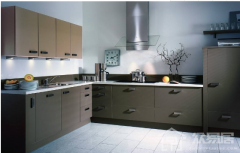 六平米小厨房装修设计攻略 为你推荐实用性整体橱柜,小厨房大变身下面由众