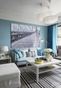 蓝色宜家风格装修样板间 用宜家产品完成所有软装,沙发和沙发背景墙窗帘