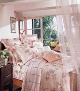锦绣床品喜悦景色 营造舒适的田园卧室风情,大花朵都是盛开的模样