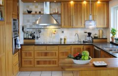 厨房太单调了怎么办 可以把瓷砖和铝扣板换成木地板和石膏板,看多了这些硬邦