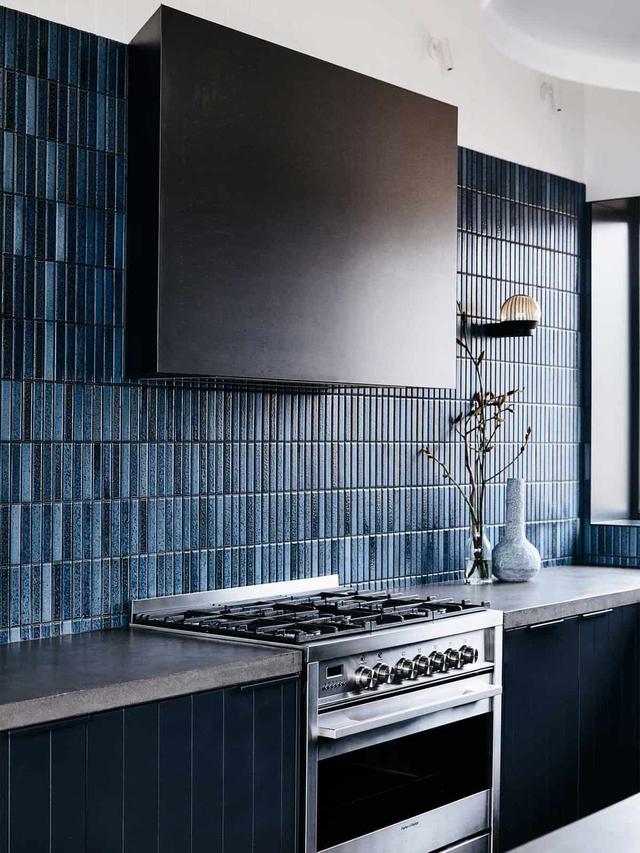 摒弃传统的黑灰白 看看这些大胆蓝色的厨房设计