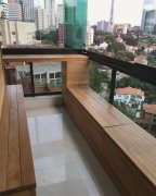 阳台柜怎么打实用 横着打再做上20公分高的防腐木地台,阳台柜怎么打实用 横