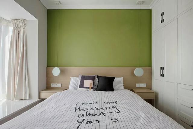 北欧文艺范儿小户型 卧室绿色背景墙竟然毫无违和感