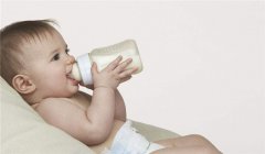 婴儿奶瓶什么材质好 新生婴儿奶瓶怎么选,市面婴儿奶瓶种类众多