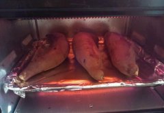 烤箱烤红薯温度和时间怎么把握 烤箱烤红薯注意事项,我们怎么自己做烤红薯