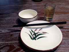餐桌碗筷摆放风水禁忌 你家摆错了许多年,从风水看，饭桌上的碗