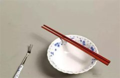碗筷的风水讲究 使用碗筷有哪些忌讳,使用碗筷时不要犯＂这