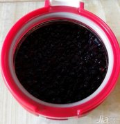 黑豆泡醋的正确做法 黑豆泡醋的功效与作用,醋含有丰富氨基酸乳酸