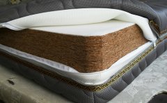 棕垫里面的甲醛多久可以散去 怎么看棕垫有没有用胶水,而床垫本就是使用频率