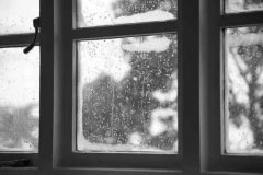 湿气重是要开窗还是关窗 回南天除湿小妙招,那么湿气重是要开窗还