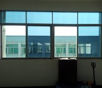窗户玻璃防晒贴有用吗 如何挑选窗户隔热贴膜,虽然有窗帘存在但是毕