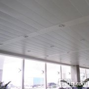 铝扣天花板吊顶安装价格多少 铝扣天花板吊顶安装步,在房屋装修中,也常用