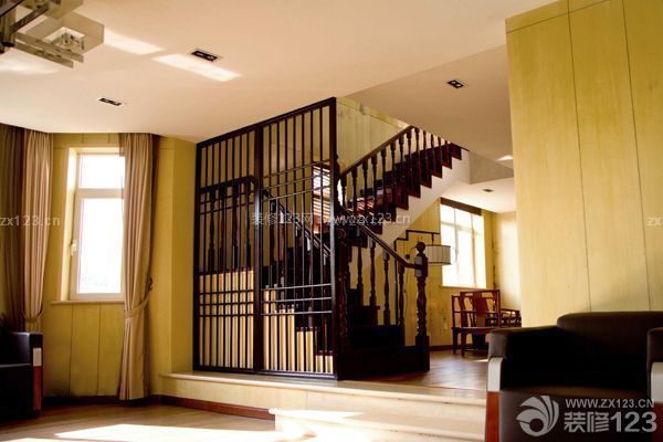 装修复式房子禁忌4：楼梯随意设计