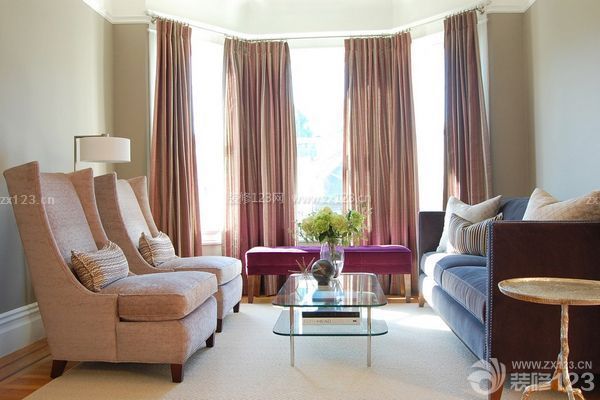 客厅窗帘与沙发搭配小技巧