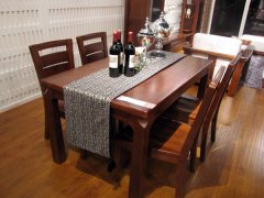 家用餐桌哪种材质的好 实木餐桌买什么材质的比较好 买了大理石餐桌后悔了